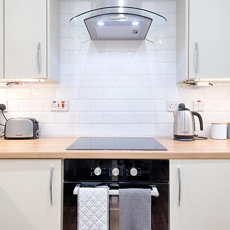 Large Green Garden, 4 Bedrooms, Sleeps 8 Swansea Exteriör bild
