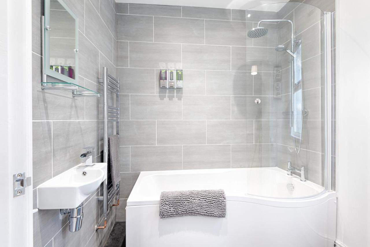 Large Green Garden, 4 Bedrooms, Sleeps 8 Swansea Exteriör bild