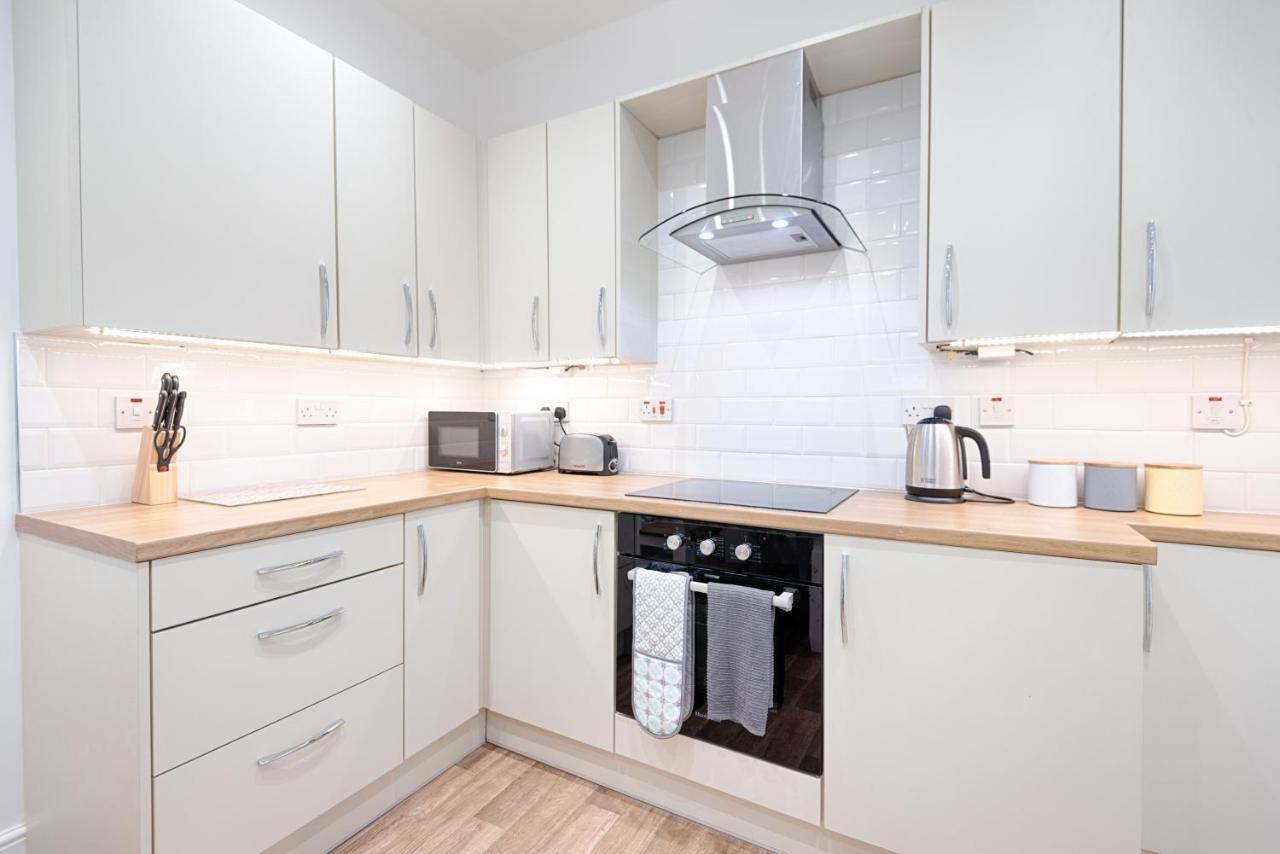 Large Green Garden, 4 Bedrooms, Sleeps 8 Swansea Exteriör bild