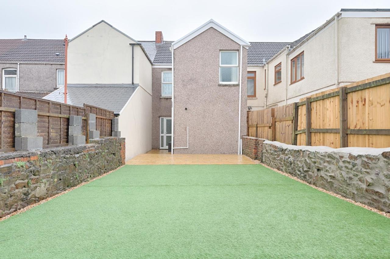 Large Green Garden, 4 Bedrooms, Sleeps 8 Swansea Exteriör bild