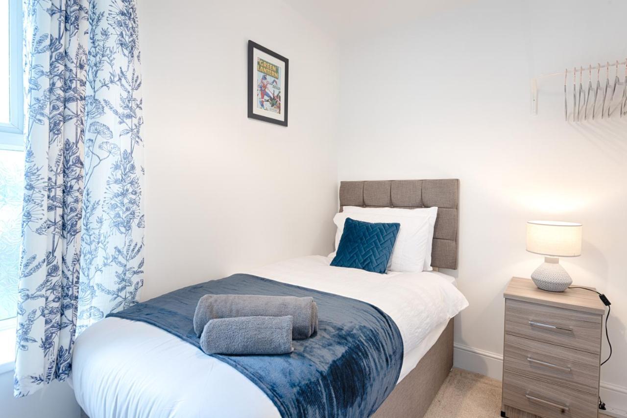 Large Green Garden, 4 Bedrooms, Sleeps 8 Swansea Exteriör bild
