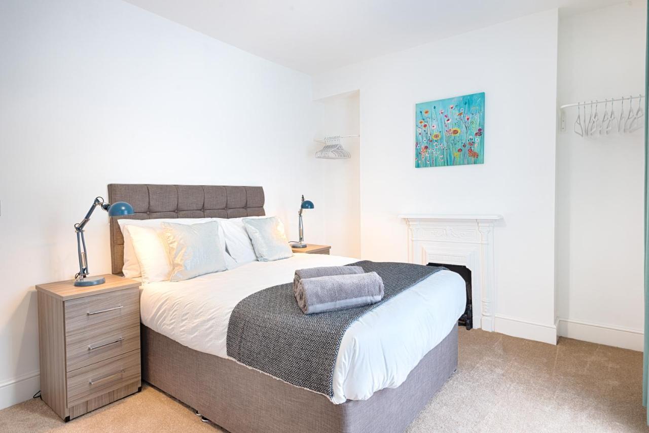 Large Green Garden, 4 Bedrooms, Sleeps 8 Swansea Exteriör bild