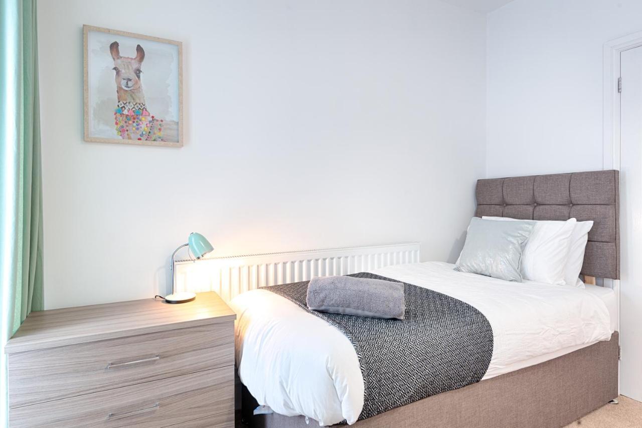Large Green Garden, 4 Bedrooms, Sleeps 8 Swansea Exteriör bild