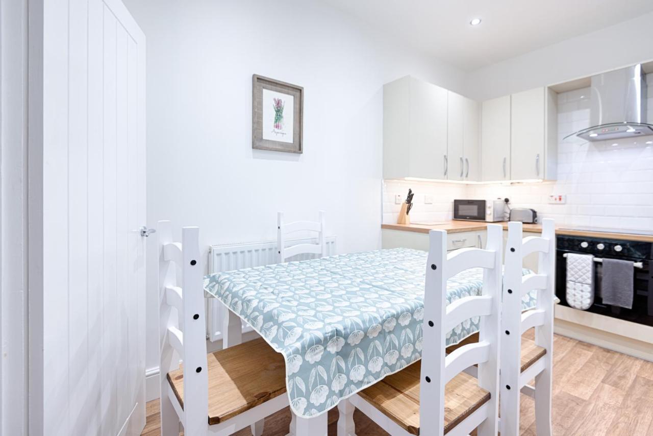 Large Green Garden, 4 Bedrooms, Sleeps 8 Swansea Exteriör bild
